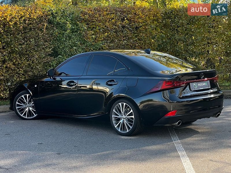 Седан Lexus IS 2015 в Киеве