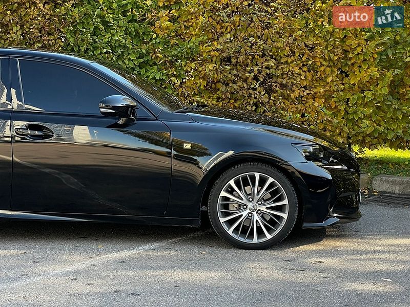 Седан Lexus IS 2015 в Києві