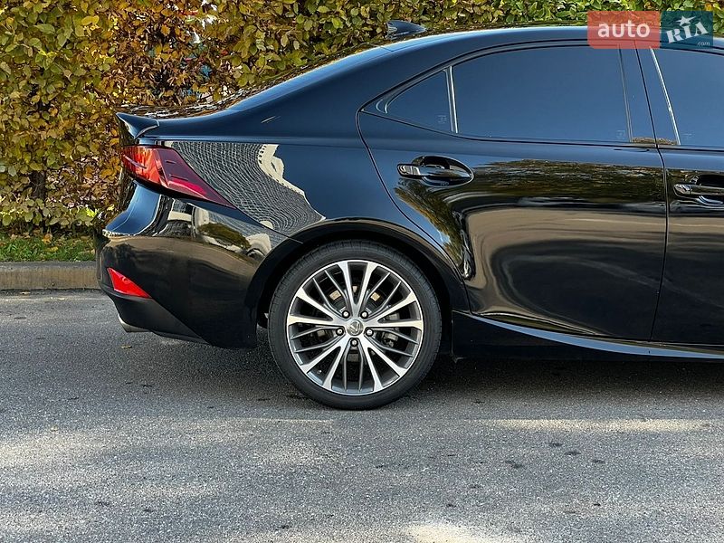 Седан Lexus IS 2015 в Киеве