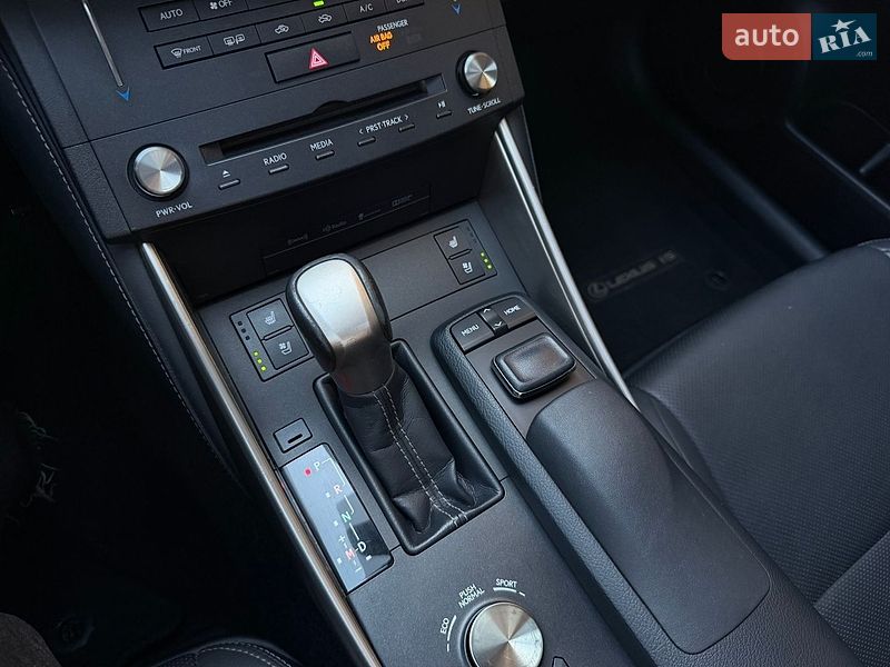 Седан Lexus IS 2015 в Киеве