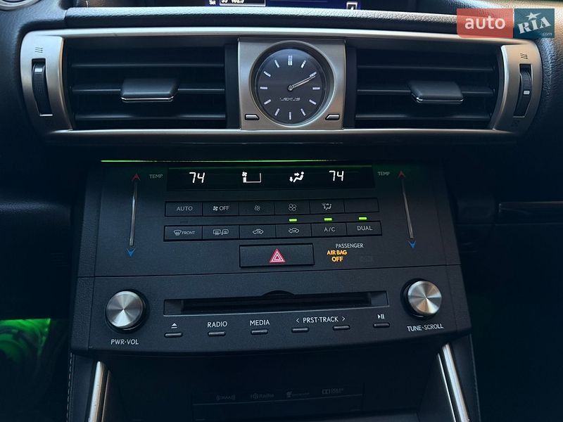 Седан Lexus IS 2015 в Киеве