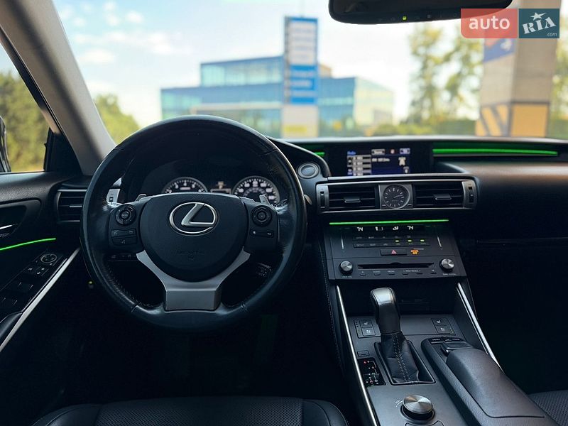 Седан Lexus IS 2015 в Киеве