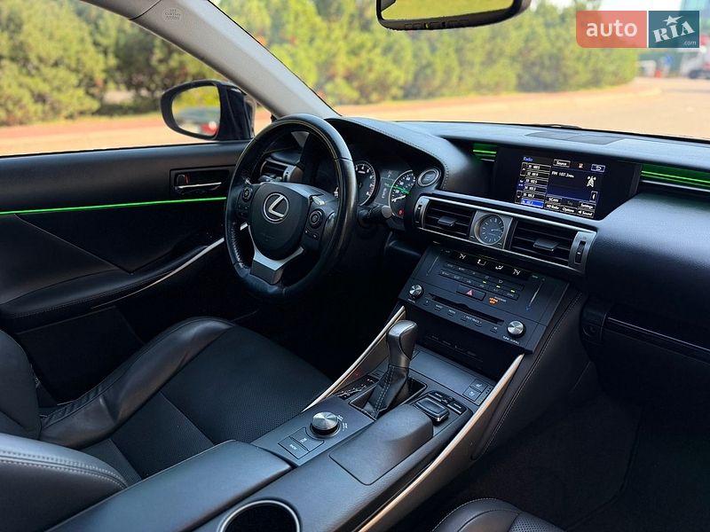 Седан Lexus IS 2015 в Киеве