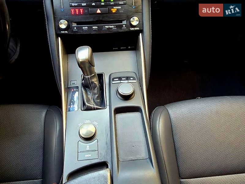 Седан Lexus IS 2017 в Києві
