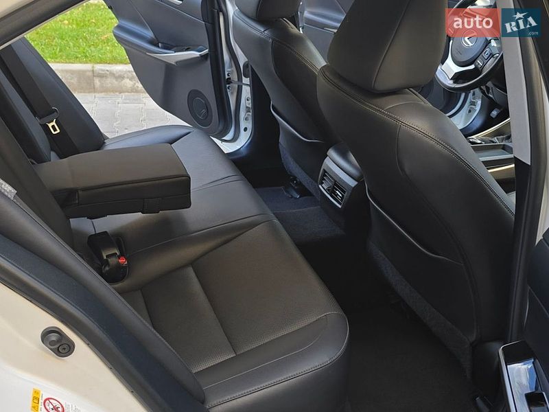 Седан Lexus IS 2017 в Києві