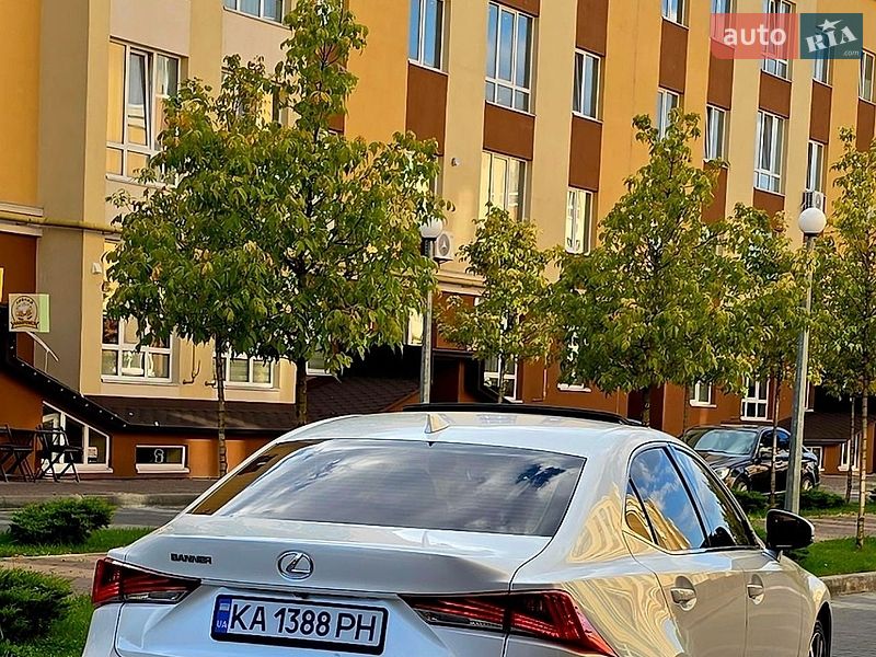 Седан Lexus IS 2017 в Києві