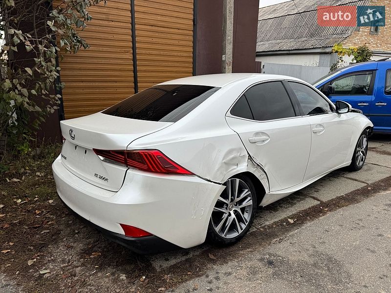 Седан Lexus IS 2017 в Киеве