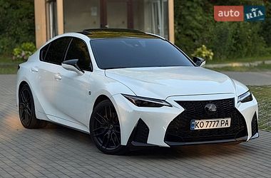 Седан Lexus IS 2023 в Сваляве