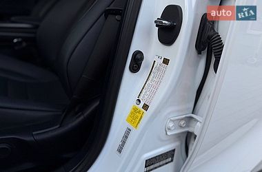 Седан Lexus IS 2023 в Сваляві