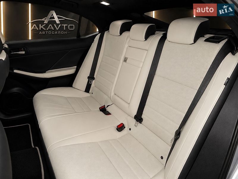 Седан Lexus IS 2022 в Киеве