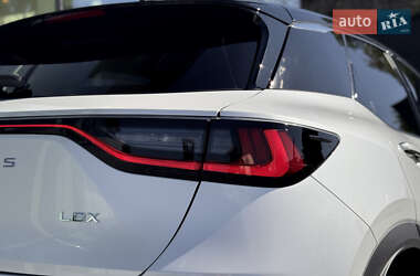Внедорожник / Кроссовер Lexus LBX 2023 в 