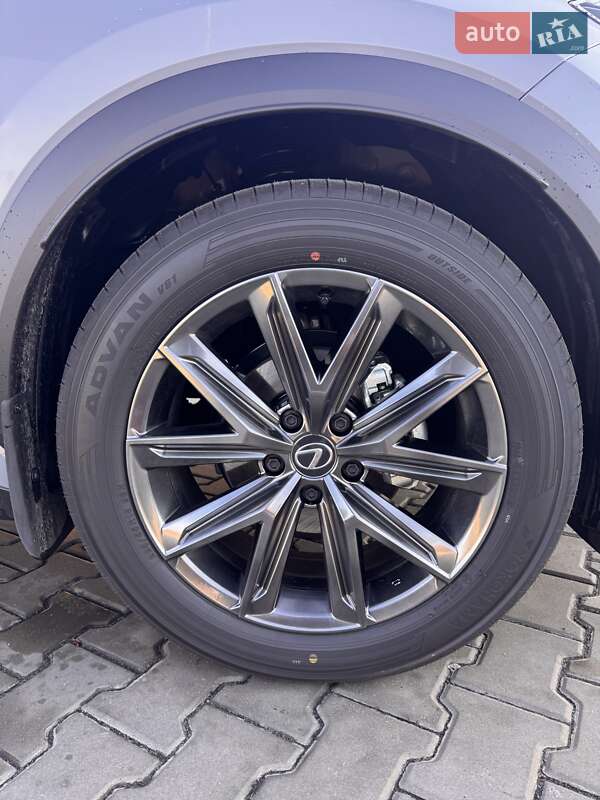 Позашляховик / Кросовер Lexus LBX 2025 в Любомлі