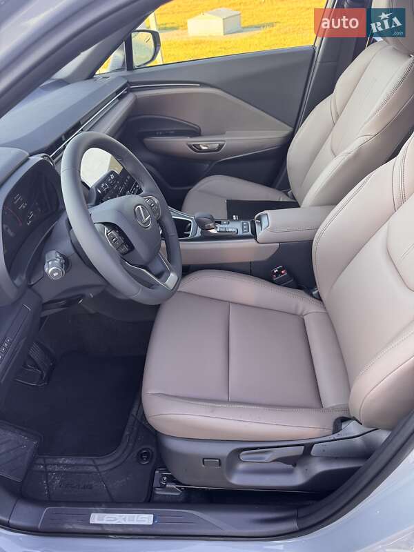 Позашляховик / Кросовер Lexus LBX 2025 в Любомлі