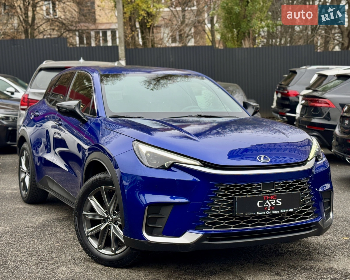 Lexus LBX 2023 • 1.5 Hybrid (136 к.с.)

Можливий продаж у лізинг або кредит з першим внеском від 8500$ 

Продається стильний та сучасний Lexus LBX 2023 року з економічним та динамічним 1.5-літровим гібридним двигуном 
		Гібридна силова установка 
		Автоматична коробка передач
		
		Lexus Safety Plus
		Утримання смуги руху (LKA)
		Активний дистронік (адаптивний круїз-контроль)
		Сліпі зони
		Камера заднього виду + парктроніки по колу
		Система Driver Monitor 
		Асистент допомоги водію в комплексі

		Безключовий доступ / Start-Stop
		Apple CarPlay / Android Auto
		Мультимедійна система з сучасним інтерфейсом
		Клімат-контроль
		LED-оптика
		Комфортні сидіння з якісною обробкою інтер’єру
                Автомобіль економічний, дуже тихий у русі, чудово        
                поводиться в місті та на трасі.   

З нашої сторони гарантуємо порядність, авто готове до будь-яких перевірок у вас на станції. З усіх додаткових питань звертайтесь за телефоном.
