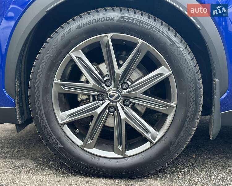 Позашляховик / Кросовер Lexus LBX 2023 в Києві