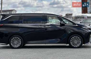 Мінівен Lexus LM 2024 в 