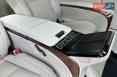 Мінівен Lexus LM 2024 в 