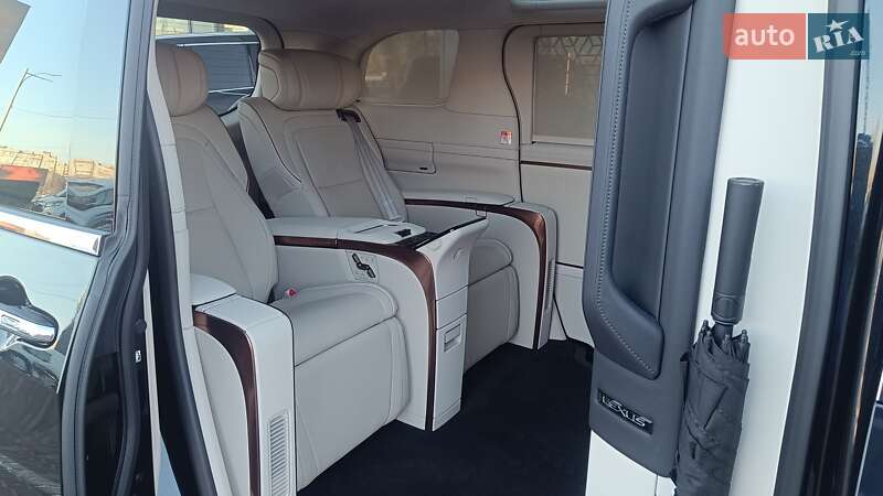 Мінівен Lexus LM 2025 в Києві