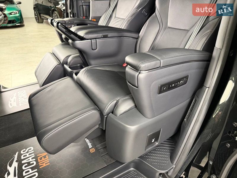 Мінівен Lexus LM 2025 в Києві