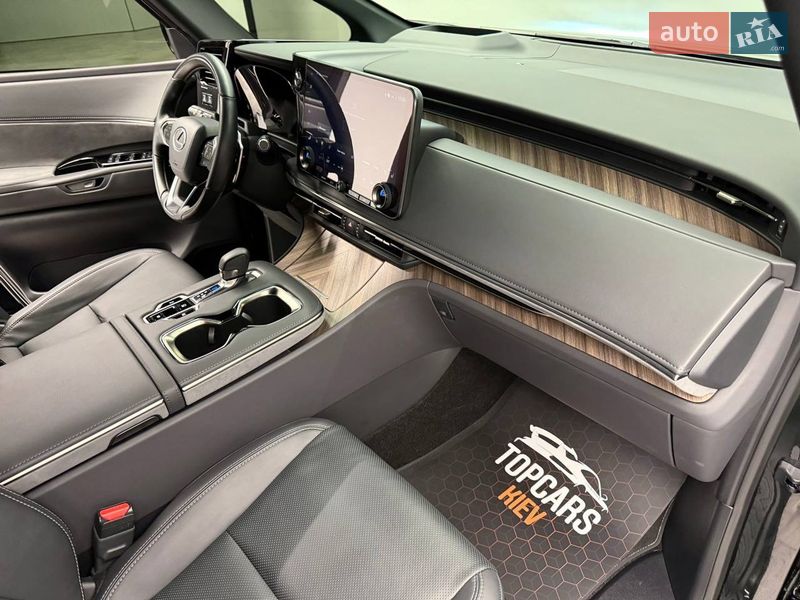 Мінівен Lexus LM 2025 в Києві