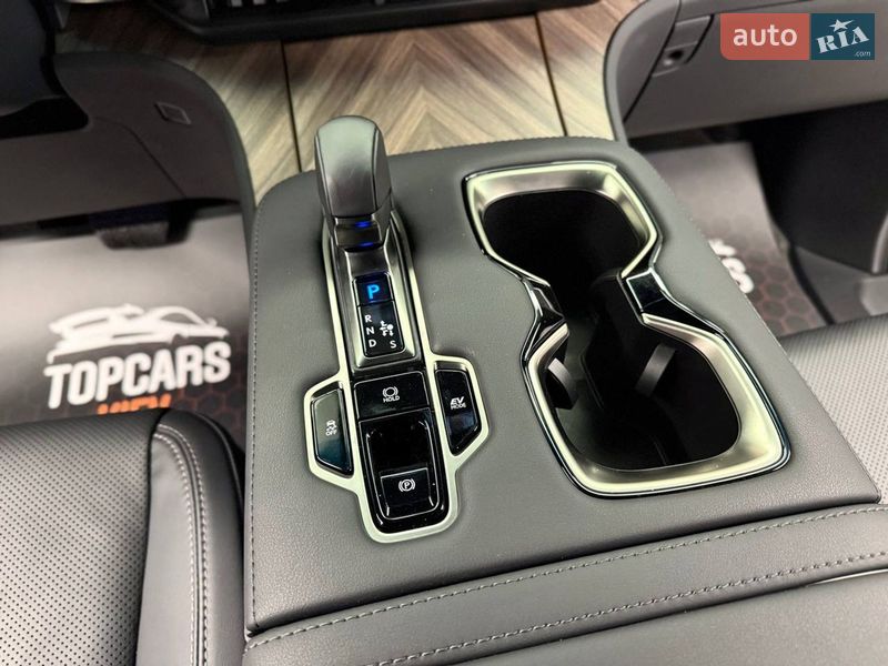 Мінівен Lexus LM 2025 в Києві