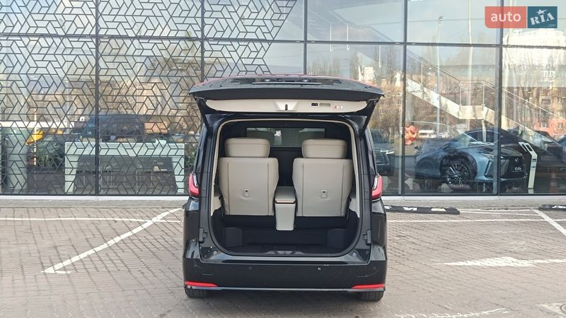 Минивэн Lexus LM 2025 в Киеве