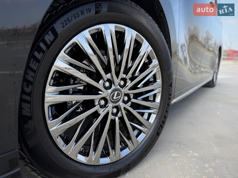 Минивэн Lexus LM 2025 в Киеве