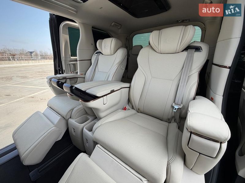 Минивэн Lexus LM 2025 в Киеве