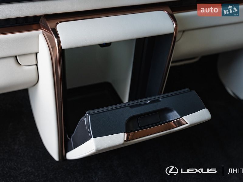 Мінівен Lexus LM 2025 в Дніпрі фото 30 Мінівен Lexus LM 2025 в Дніпрі
