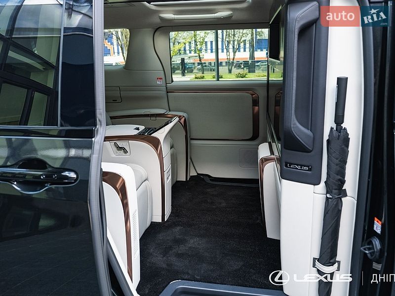 Мінівен Lexus LM 2025 в Дніпрі фото 43 Мінівен Lexus LM 2025 в Дніпрі