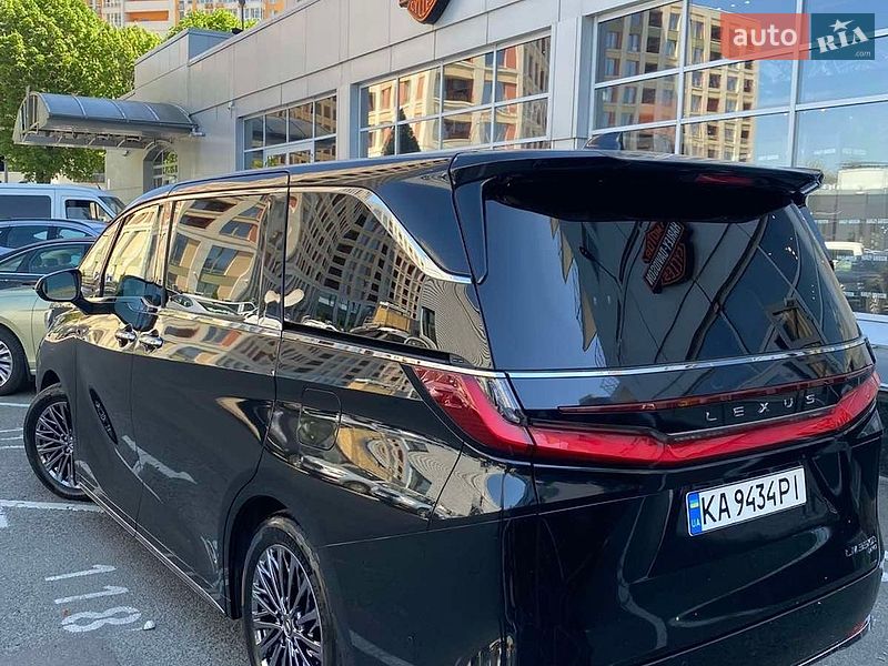 Минивэн Lexus LM 2025 в Киеве