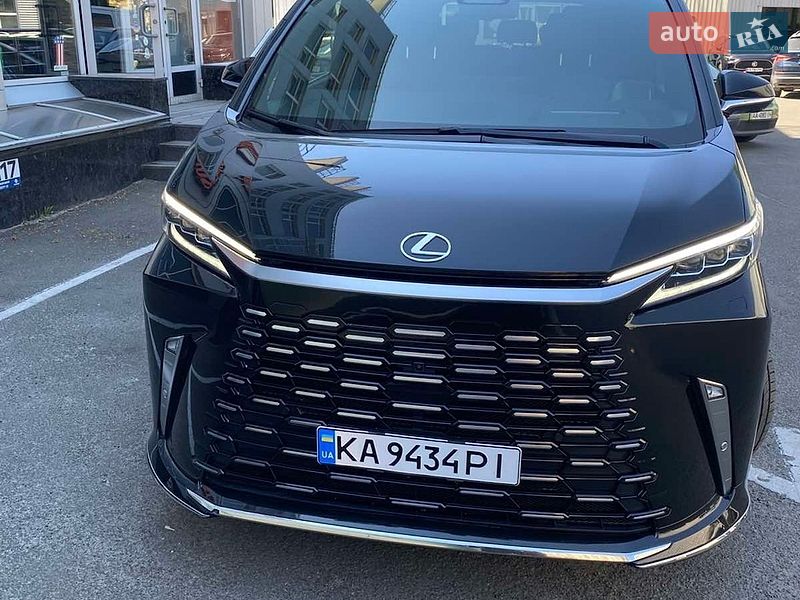 Минивэн Lexus LM 2025 в Киеве