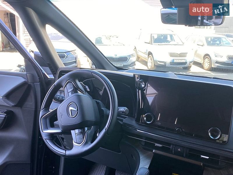 Минивэн Lexus LM 2025 в Киеве