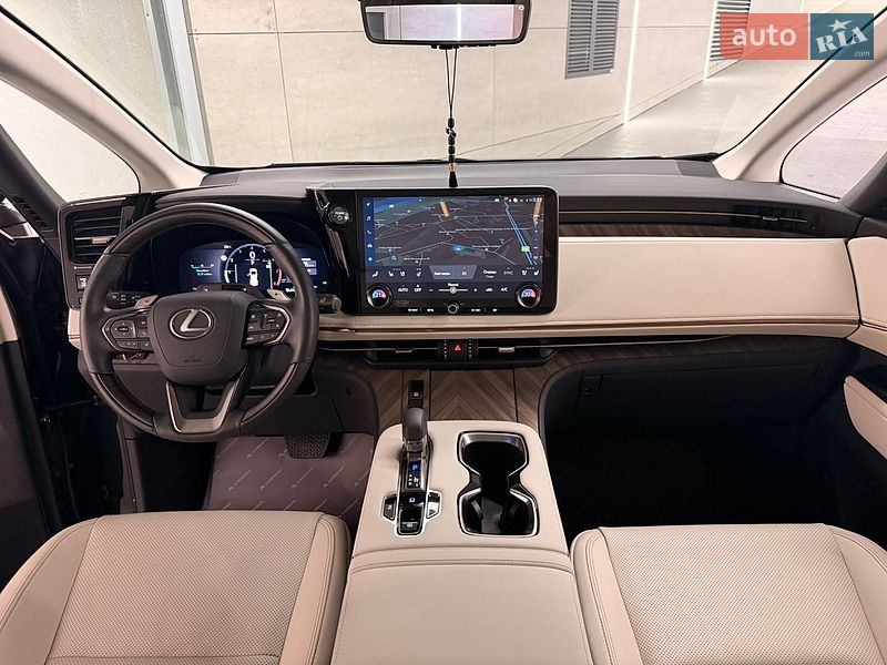 Мінівен Lexus LM 2025 в Києві