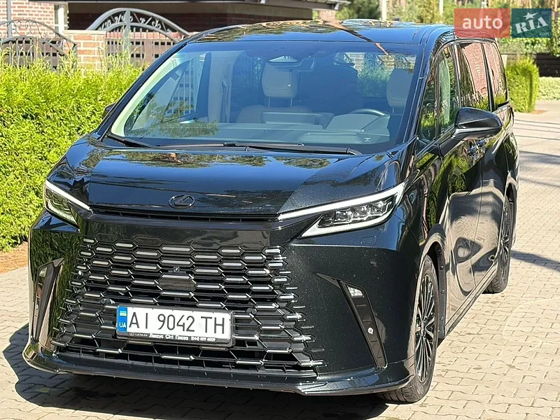 Lexus LM 2025
