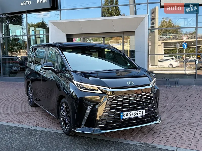 Lexus LM 2025