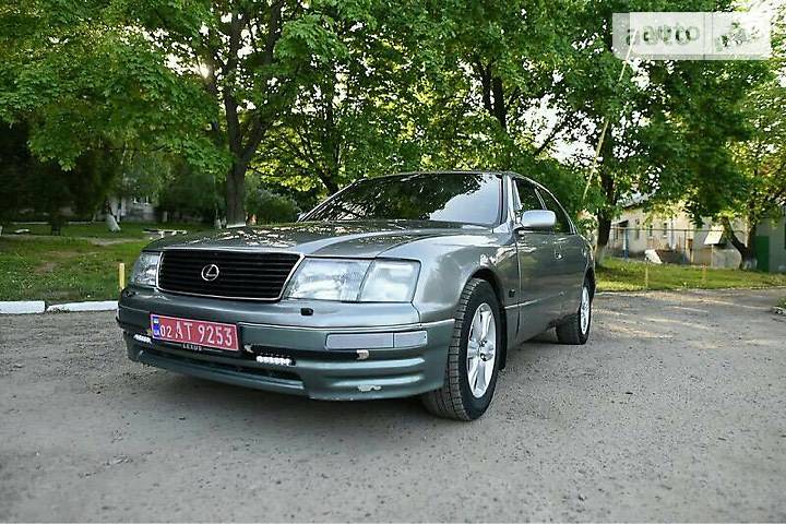 Седан Lexus LS 1995 в Черновцах