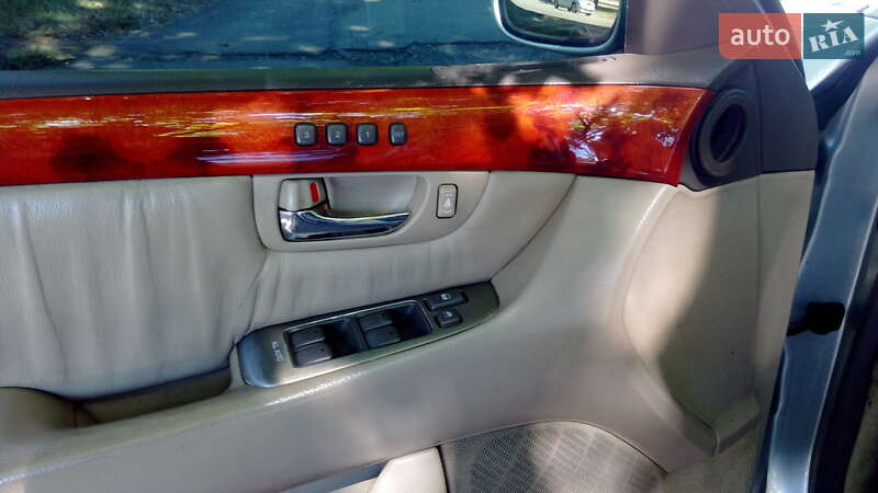 Седан Lexus LS 2002 в Желтых Водах