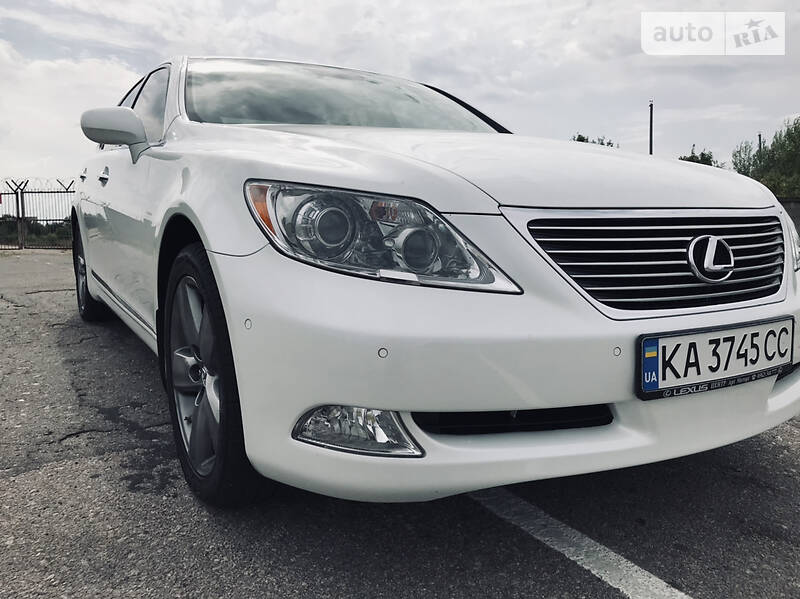Седан Lexus LS 2008 в Сумах