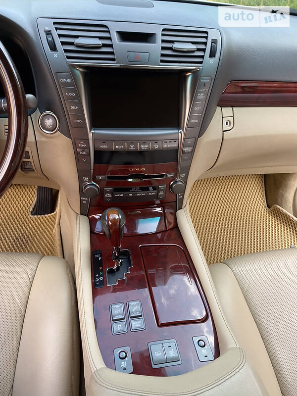 Седан Lexus LS 2009 в Кропивницькому