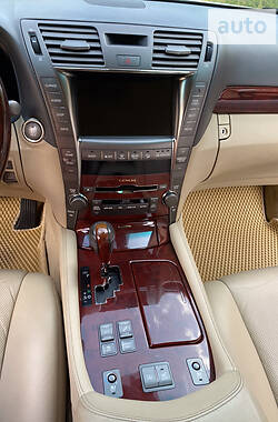 Седан Lexus LS 2009 в Кропивницком