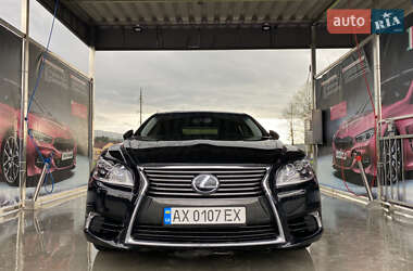 Седан Lexus LS 2014 в Иршаве