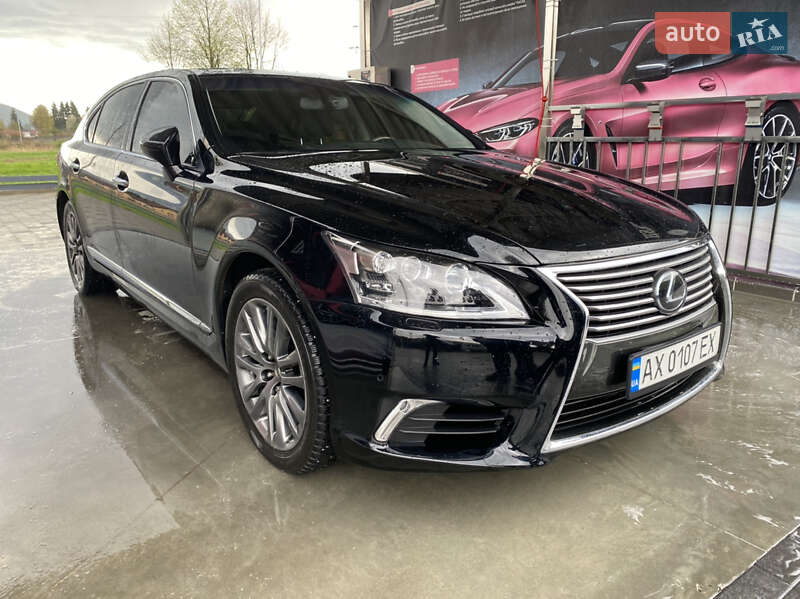 Седан Lexus LS 2014 в Иршаве