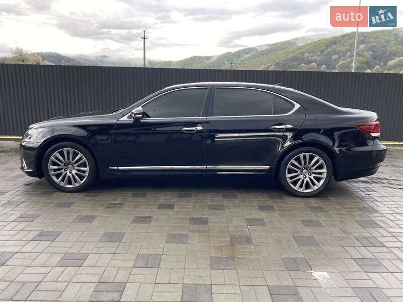 Седан Lexus LS 2014 в Иршаве