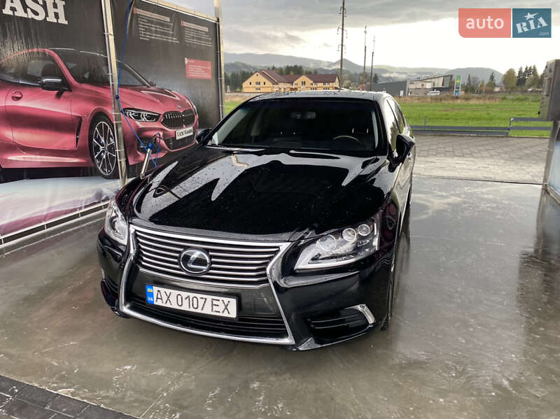 Седан Lexus LS 2014 в Иршаве