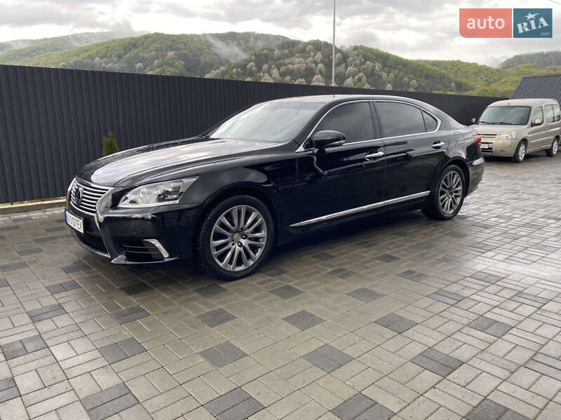 Седан Lexus LS 2014 в Иршаве