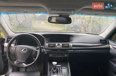 Седан Lexus LS 2014 в Иршаве