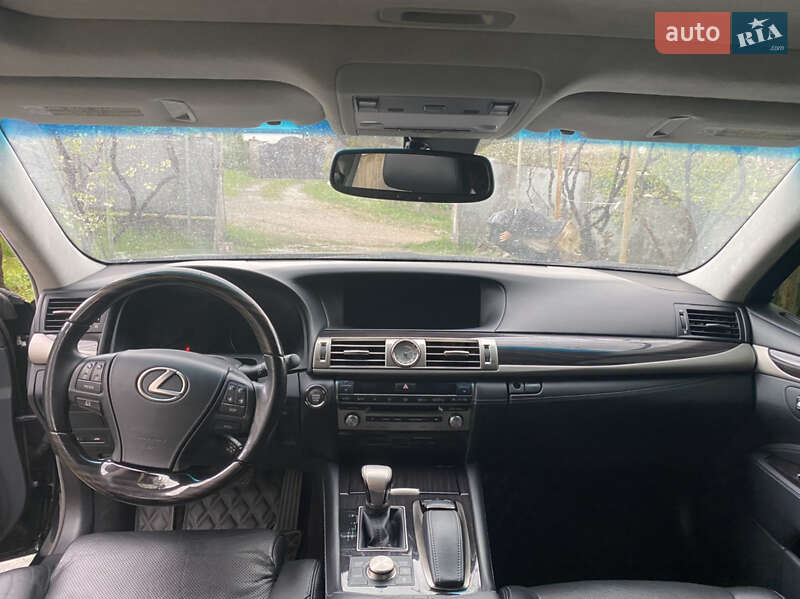 Седан Lexus LS 2014 в Иршаве