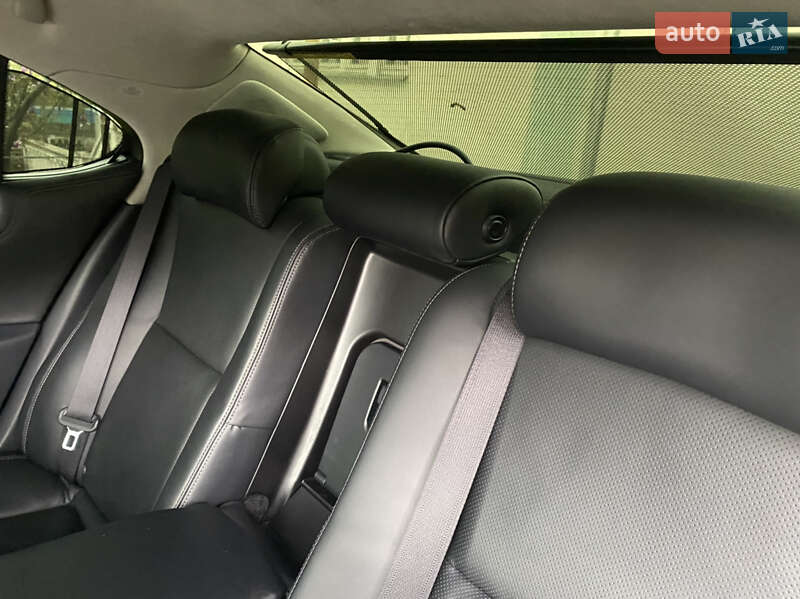 Седан Lexus LS 2014 в Иршаве