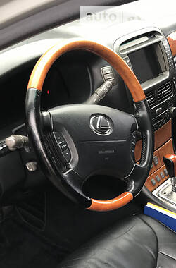 Седан Lexus LS 2001 в 